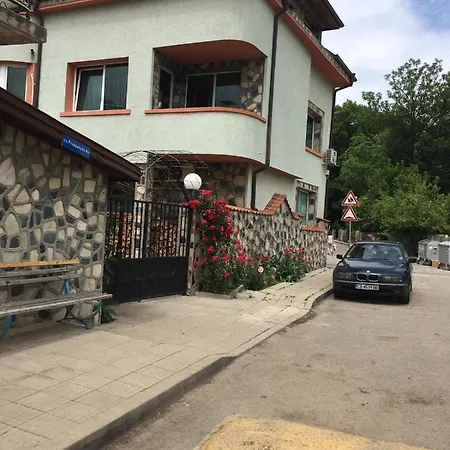 за гости 